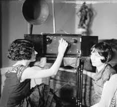 Inventions In The 1920 S 1920 S Radio Who Invented Radio Retro Radios Inventions