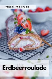 Gesunde Erdbeerroulade Ohne Zucker Carinaberry Com Rezept In 2020 Erdbeerroulade Einfach Lecker Erdbeeren