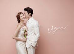 Its resolution is 1280px x 1600px, which can be used on your desktop, tablet or mobile devices. 47 Studio Wedding Photography Ideas Wedding Photography Wedding Wedding Photos