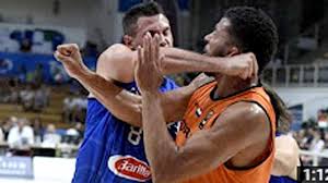 In weight, and mainly plays at the small forward position. Clippers Danilo Gallinari Injures Thumb While Punching An Opponent During Exhibition Game Baltimore Sun