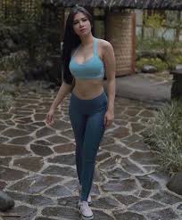 Cerita ini bermula sekitar sepuluh tahun yang lalu dan berlangsung terus sampai saat ini. 10 Potret Bugar Maria Vania Pamer Body Goals Pakai Baju Olah