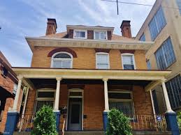 Local service in stratford, new zealand. 2 Br 1 Bath 363 Stratford Ave August Apartment For Rent In Pittsburgh Pa Apartments Com