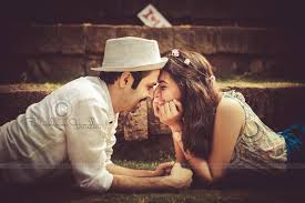 Pinterest Nivetas Pre Wedding Photoshoot Outdoor Pre Wedding Poses Wedding Couple Poses