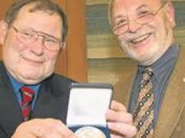 Ein Mann mit vielen Gesichtern