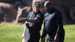 Nba icon charles barkley lashed out at cancel culture after he was ordered not to joke about the weight of women from san antonio, texas, anymore. Phil Is That Annoying Friend Charles Barkley Roasts Phil Mickelson