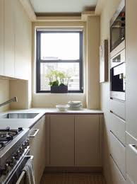 kucheneinrichtung fur langlichen grundriss 30 ideen kuchen design kuchendesign kleine kuche