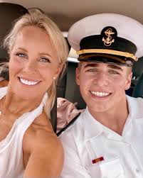 Lesley Heller (@lesleyheller)