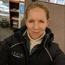 Elizabeth Baber's Instagram, Twitter & Facebook