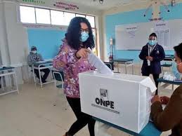Castillo propone reescribir la constitución de perú para fortalecer el papel del estado en la economía, se ha convertido en la sorpresa de la elección y su ascenso ha puesto nerviosos a los inversionistas y las elites más acomodadas del país minero. Elecciones 2021 A Que Hora Debo Ir A Votar Hoy Segun El Ultimo Digito De Mi Numero De Dni Votaciones Horario Onpe Voto Escalonado Revtli Respuestas El Comercio Peru