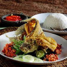 Indonesia S Flying Fried Fish Gurame Goreng Terbang Sambal Cobek Resep Masakan