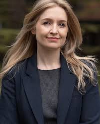 🌿 Even voorstellen: ik ben Charlotte Colenbrander Na jaren in een andere  branche gewerkt te hebben, voelde ik dat het tijd was om iets anders te  gaan doen. Iets wat écht betekenisvol