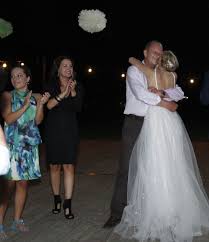 Rochia de mireasa, caci despre ea este vorba, este cu siguranta cea mai importanta rochie pe care o poarta o femeie in viata. Pro Tv Dana Rogoz S A Casatorit A Fost Superba In Rochie De Mireasa Si A Avut O Nunta De Poveste Galerie Foto