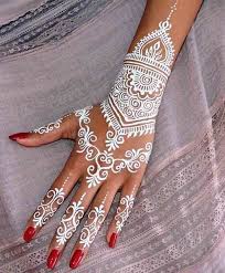 Black And White Henna Design Trending White Mehendi Inspiration White Henna Henna Designs In 2020 Henna Tattoo Hand Henna Designs Henna Designs Hand