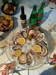 Le ricette di antipasti sono fondamentali per la nostra cucina, perché rappresentano le prime portate che vengono servite durante un pranzo, una cena o un aperitivo. Antipasto Di Frutti Di Mare Crudi Foto Di Ristorante Il Sale Bari Tripadvisor