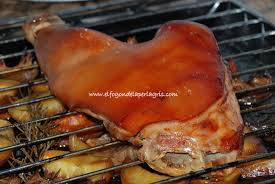 Cómo hacer cochinillo al horno. Pata De Cochinillo Asada Al Horno Una Receta No Solo Para Navidad El Fogon De La Perla Gris