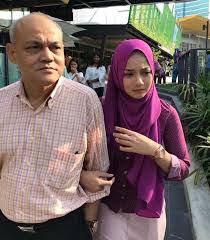 Info berita terbaru hari ini baik peristiwa, kecelakaan, kriminal, hukum, berita unik, politik, dan liputan khusus di indonesia dan internasional. Dituduh Guna Kabel Dalam Untuk Jadi Pembaca Berita Tv3 Ini Respon Win Hawa Rizwana Tube Viral
