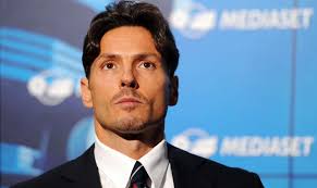 Ha ottenuto quattro incarichi da presidente del consiglio: Nicole Berlusconi Conoscete La Giovane Cugina Di Pier Silvio E Bellissima