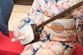 It is played with a plectrum called a bachi. Play A Traditional Japanese String Instrument Shamisen Placepass