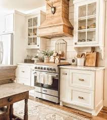 Farmhouse style is cute and cozy, it's perfect for families as it creates a wonderful atmosphere. 30 Farmhouse Kitchen Ideas For A Warm And Cozy Cooking Space