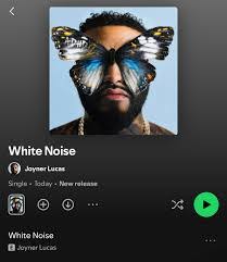 Mona Dubois's Instagram, Twitter & Facebook