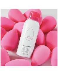 Tag a friend that isn't currently wetting their blender. Beauty Blender Insta Clean