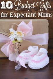 10 frugal gifts for new moms