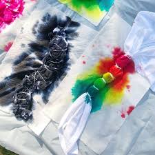 T Shirt Tie Dye Comment Realiser Soi Meme En 2020 Teinture Tie And Dye Techniques De Teintures Tie Dye Fete Tie Dye