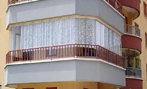 Evine cam balkon yaptırmak için yargıtay kararına göre komşularından rıza almak zorunda. Evin Balkonunu Odaya Dahil Etmek Icin Mulk Sahipleri Ne Yapmali