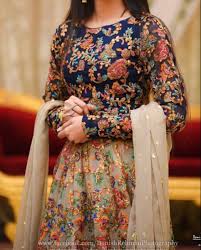 At A Mehndi In 2020 Pakistani Fashion Party Wear Pakistani Bridal Dresses Stylish Party Dresses