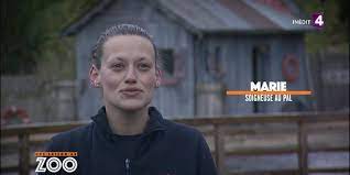 Découvrez et partagez leurs joies, leurs peines, leurs espoirs et leurs angoisses… Une Saison Au Zoo France 4 Les Soigneurs Du Zoo De La Fleche Rendent Visite A Marie Video