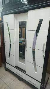 Harga rel timbul sd 380 pintu lemari geser sliding / geser 150 cm (1.5m) rp20.000. Lemari 3 Pintu Sliding Bisa Di Geser Ke Kiri Ke Kanan Ada Kaca Mebel 529296242