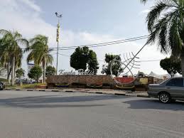 Berhenti di sebelah kereta di hadapan selari dengan petak pakir yang ingin anda masuki. Emas Indah Homestay Kuala Perlis Kuala Perlis Booking Com