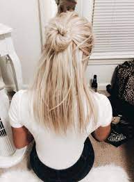 Casual Cute Half Up Half Down Hairstyle With A Messy Bun Cool Blonde Hair Hair Styles Medium Hair Styles