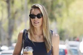H μαριέττα χρουσαλά στην ελένη. H Marietta Xroysala Forese Thn Pio Xaritwmenh Tash Sta Magio Marie Claire O Ti Exei Shmasia Gia Tis Gynaikes