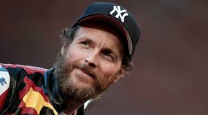 Listen to albums and songs from jovanotti. Jovanotti In Concert At Castel Volturno With The Jova Beach Party On The Beach Napolike It