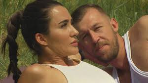 Anna gazda legnagyobb vágyairól mesélt Attilának, miután testileg is  közelebb kerültek egymáshoz a gyümölcsfák között