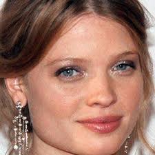 Retrouvez mélanie thierry en une de notre numéro du 3 février ! Melanie Thierry Bio Family Trivia Famous Birthdays