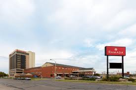 Enjoy comfort, quality and convenience. Ramada By Wyndham Topeka Downtown Hotel Convention Center Topeka Ks Hotels