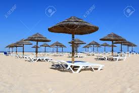 Die zehn besten attraktionen in der region faro sind: Sonnenschirm Und Liegestuhle Am Strand Sand Insel Tavira Algarve Portugal Lizenzfreie Fotos Bilder Und Stock Fotografie Image 15854366