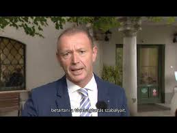 Győrfi pál, az országos mentőszolgálat szóvivője síros szmájlival adta hírül, hogy torta és fagyi is viseli a nevét, de egyiket sem kóstolhatta még meg. Gyorfi Pal Stand Up Youtube