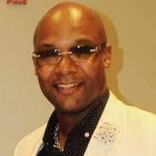 Elliot Shelton's Instagram, Twitter & Facebook