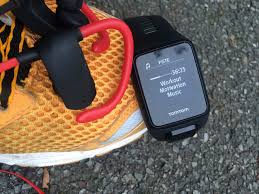 La montre gps tomtom runner 2 (autrement appelée la spark) a tout pour convenir à ceux qui souhaitent courir sans leur smartphone. Test Tomtom Runner 3 Encore Un Peu Plus Tout En Un Montre Cardio Gps