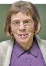 She made her film debut playing mrs. Biografia De Linda Hunt Su Vida Historia Bio Resumida