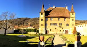 Cressier is a municipality in the district of neuchâtel in the swiss canton of neuchâtel. Cressier Le Landeron