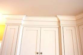 White Kitchens Large Crown Molding Google Search Kitchen Cabinet Molding Kitchen Soffit Top Kitchen Cabinets