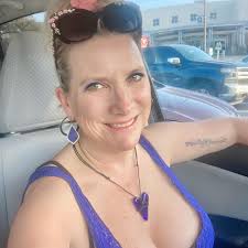 My ex-boyfriend could not cut the cord emotionally from his abusive,  cheating toxic ex-wife of 25 years the entire time we were dating he  continued arguing back-and-forth about their unresolved emotions, but