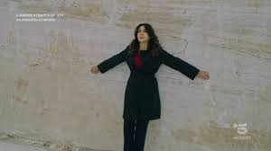 Diretta da ricky tognazzi e simona izzo, la fiction l'amore strappato trae ispirazione da una storia vera, quella raccontata dal libro rapita dalla giustizia, scritto dalla protagonista (ormai più che ventenne) angela lucanto insieme a maurizio tortorella e caterina guarneri. L Amore Strappato Nuova Fiction Di Canale 5 Con Sabrina Ferilli Trama Cast E Curiosita Ultime Notizie Flash