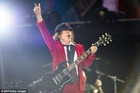 Roger federer met angus young, the frontman of legendary rock band ac/dc (also federer's favourite) he may play classical piano and live a sedate personal life, but federer's musical tastes. Ac Dc S Angus Young Meets Roger Federer At The French Open Daily Mail Online