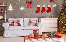 Ata cintas de colores en los respaldos de las sillas, en los candelabros, en las plantas, en las barandas de las escaleras y en esperamos que estas sugerencias te hayan servido para saber cómo decorar la casa en navidad. Como Decorar Tu Casa De Navidad Sin Gastar Demasiado
