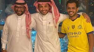 رسميا عبدالفتاح عسيري ينضم لصفوف النصر لمدة 3 سنوات فيديو rain jacket windbreaker fashion